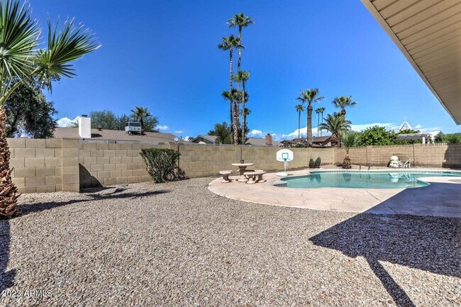 Foto del edificio - 8332 E Rose Ln