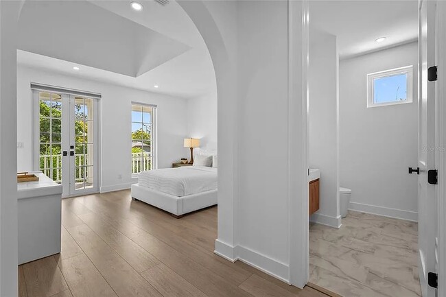 Building Photo - 417 N Osprey Ave