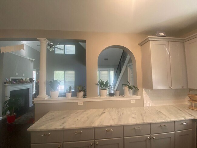 Foto del edificio - Gorgeous 3 bd 2.5 bath 1885 sq ft on Islan...