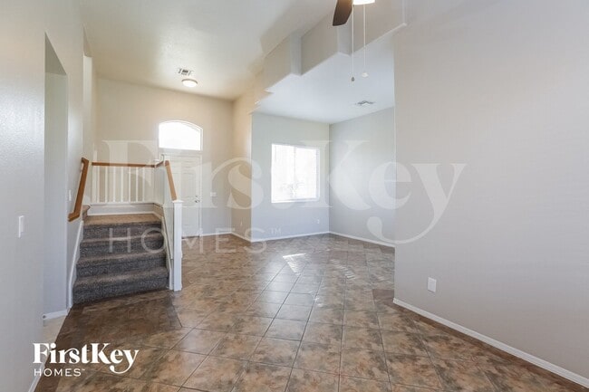 Foto del edificio - 16136 W Desert Bloom St