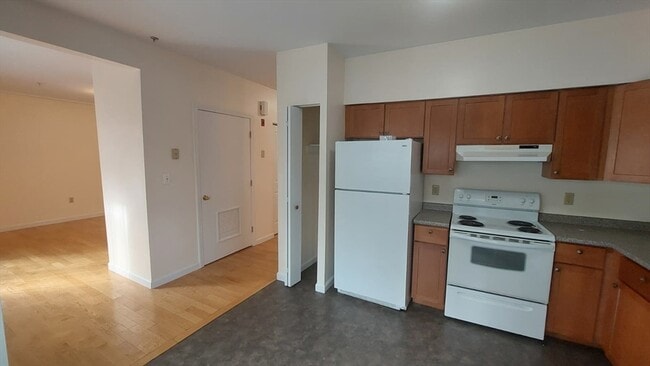 Building Photo - 49 Cedar St