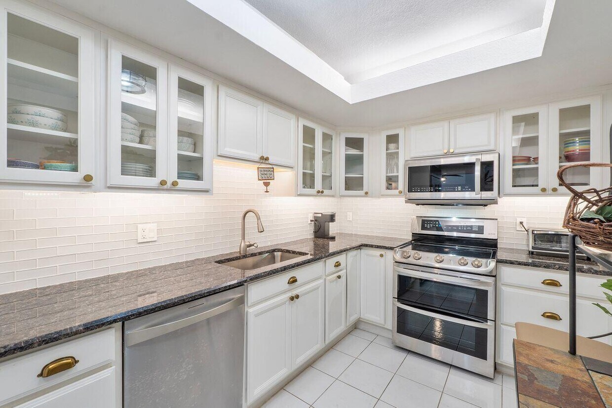 Primary Photo - 2851 S Ocean Blvd