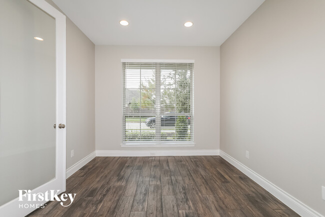 Building Photo - 12030 Pine Sandhill Trail
