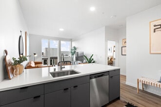 Building Photo - Verde Esterra Park