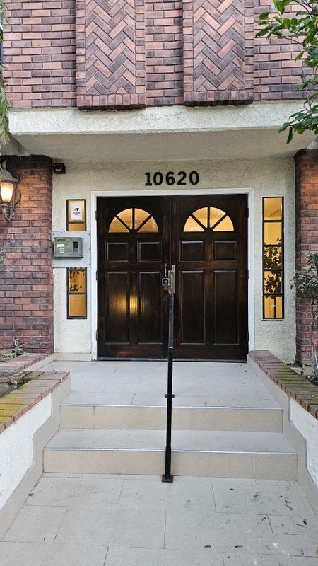 Foto del edificio - 10620 Eastborne Ave