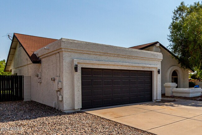 Foto del edificio - 5247 E Paradise Ln