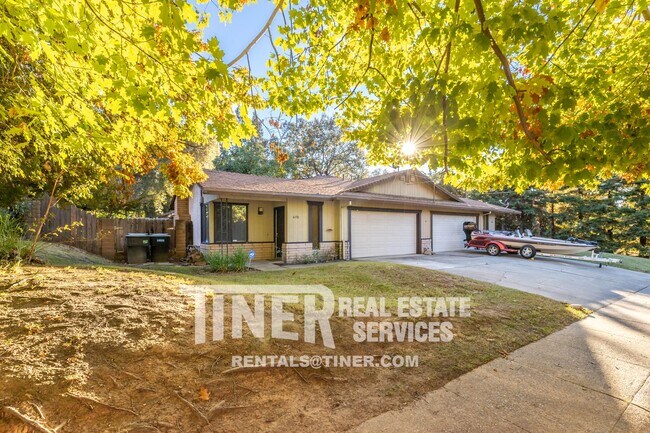 Building Photo - Updated 3 Bedroom Duplex near Ancil Hoffma...