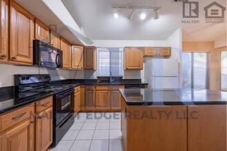 Building Photo - 9723 W Mohawk Ln