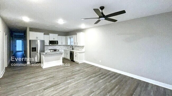 Building Photo - Charming 3-Bedroom Home with Modern Comfor...