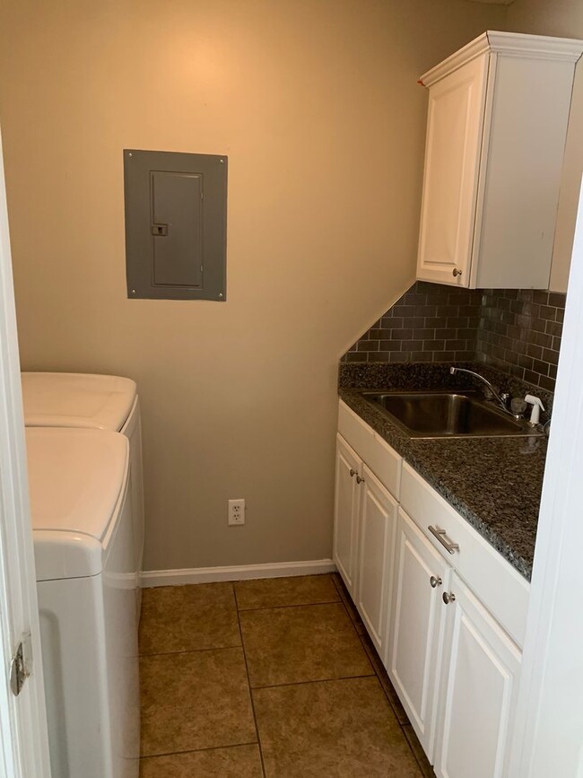 Building Photo - Spacious and updated 4Bedroom Home in Auburn
