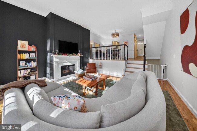 Building Photo - 4453 Westover Pl NW