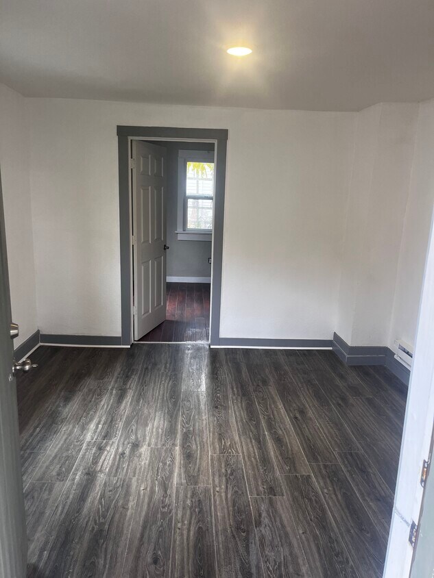 Foto principal - 1216 Rigby Ln