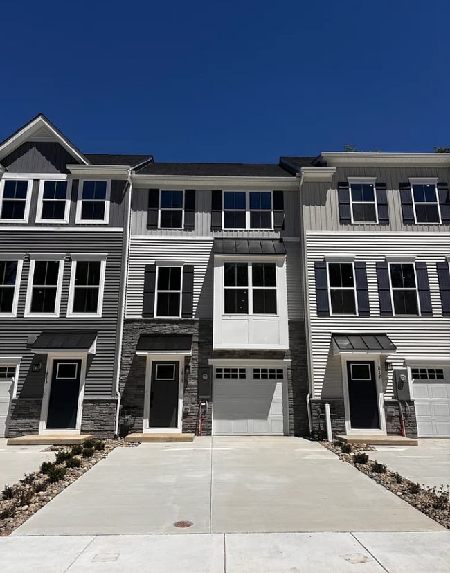 Building Photo - 1815 Bergerac Ct