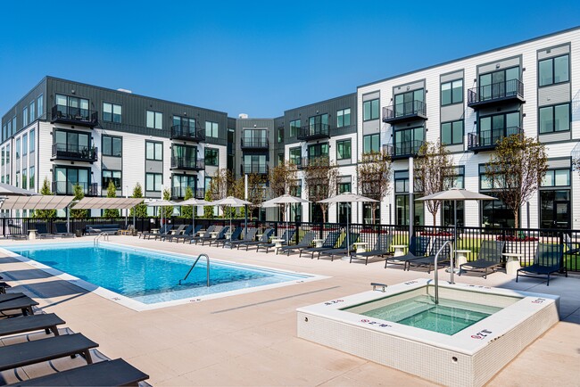 The Apex West Bloomfield - Apartments in West Bloomfield, MI ...