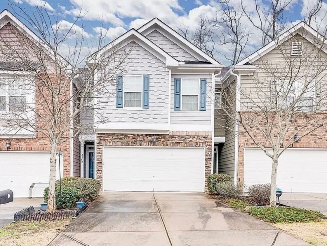 Foto principal - Cozy & Spacious 3BR Townhome in Atlanta