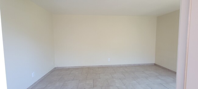 Foto del edificio - 3430 N Marks Ave