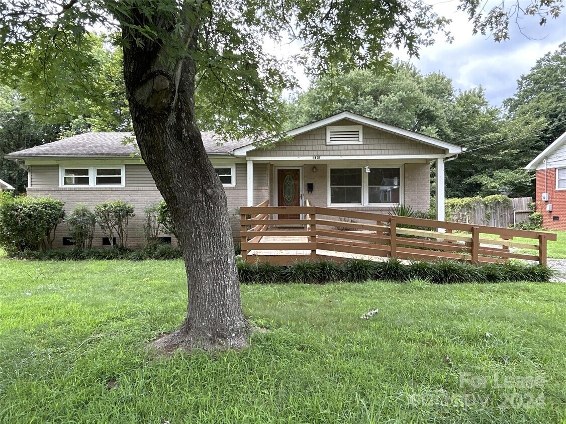 Primary Photo - 1431 Woodhill Ln