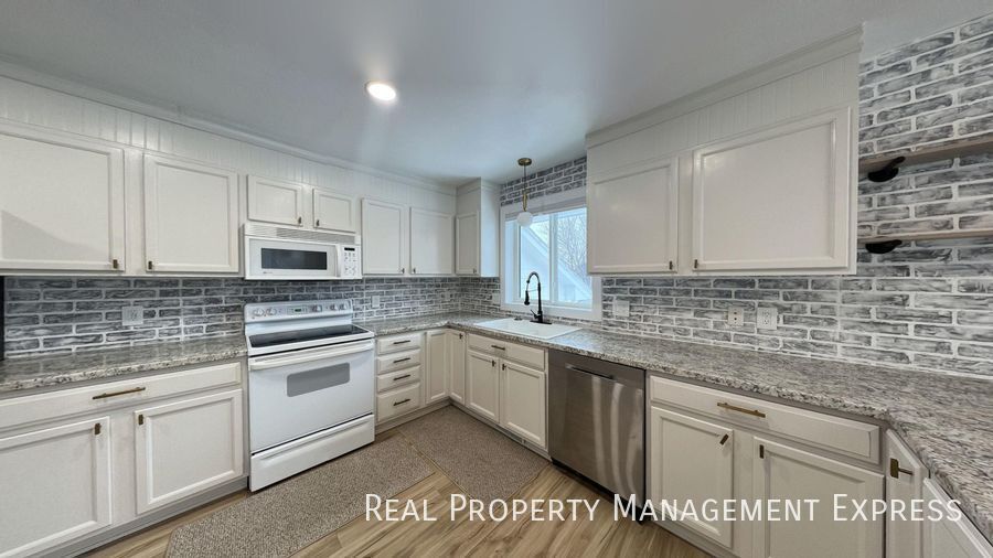 Primary Photo - Spacious 4BR, 2BA Gem with Fireplace and O...