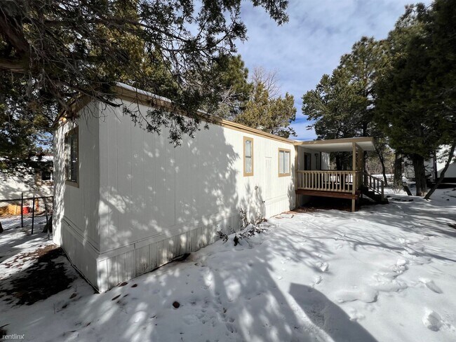 Building Photo - 2 br, 1 bath Mobile Home - 1031 West Laxton