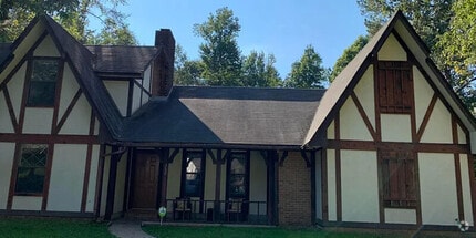 Building Photo - 332 Cedar Dr