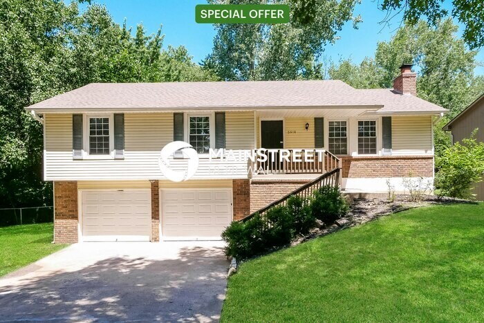 Foto principal - 3 Bedroom Pet-Friendly Home in KANSAS CITY...