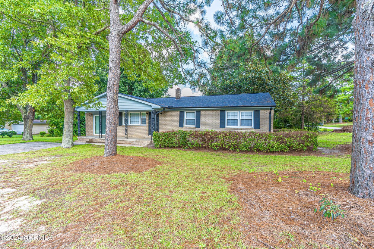 Primary Photo - 205 N Glover St