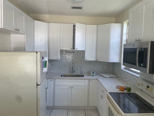 Foto del edificio - 909 SW 8th St
