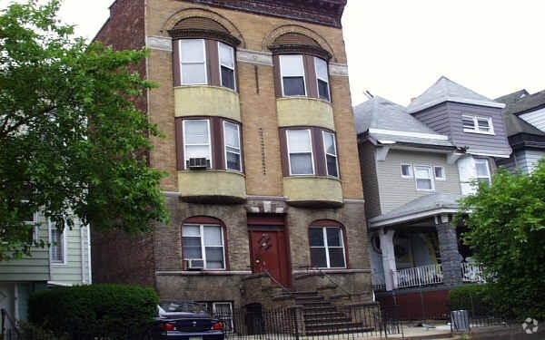 Building Photo - 811 Montgomery St