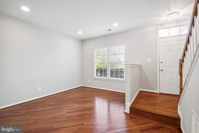 Foto del edificio - 42762 Longworth Terrace