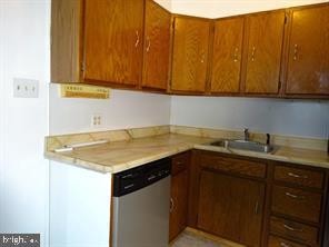 Foto del edificio - 7703 Woolston Ave