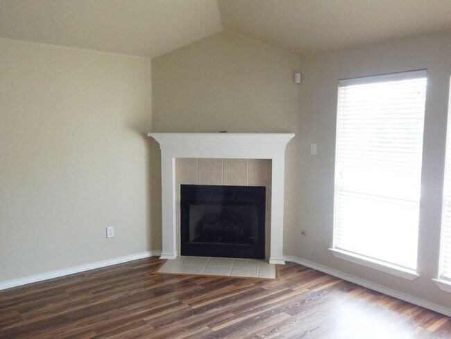 Foto del edificio - South Tyler - Handsome 3 Bedroom, 2 Bath H...