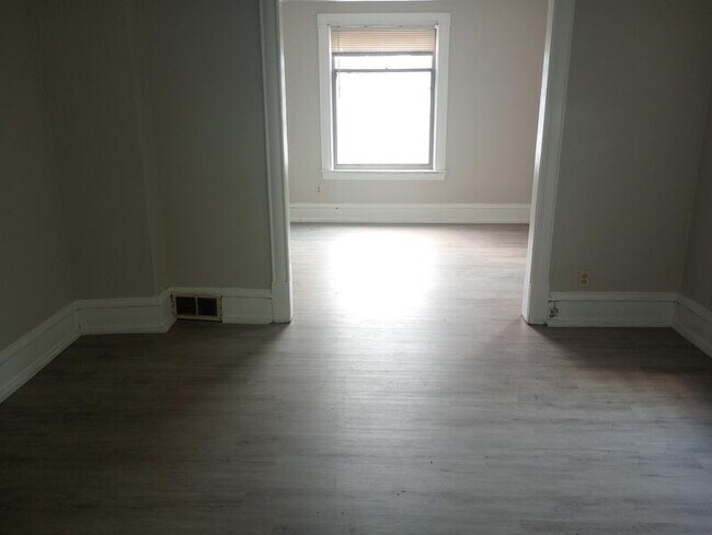 Building Photo - 2709 N Aldrich Ave