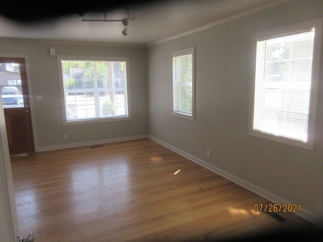 Building Photo - (936) 18th Street Home - 3 Bedroom / 2 Bat...
