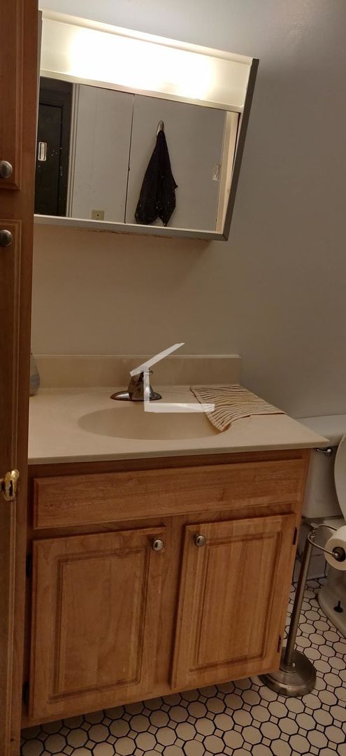 Foto del edificio - 3BR 1Bth unit. Heat/Hot Water included! Great location!