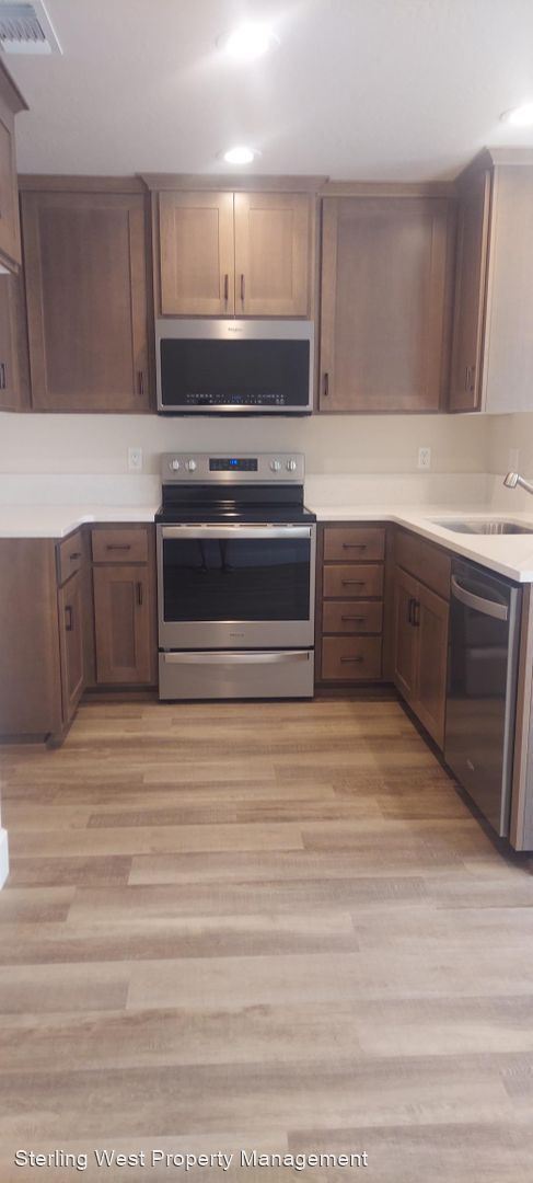Building Photo - 3 br, 2 bath House - 435 Village Ct