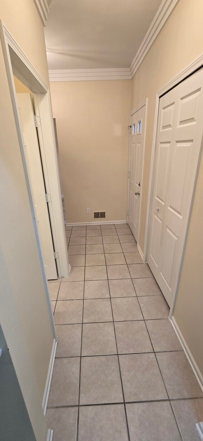 Foto del edificio - 1240 University Dr