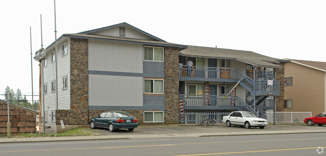 The Greystone Apartments in Cheney, WA