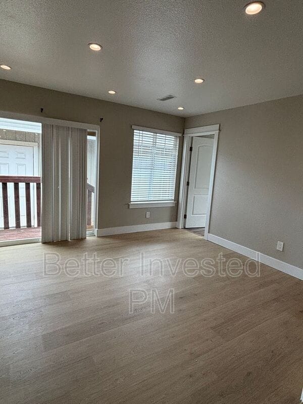 Building Photo - 111 Connely Ln