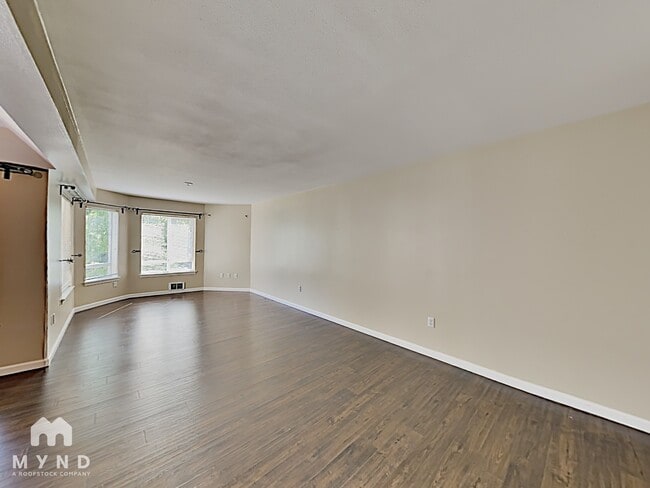 Building Photo - 2530 15th Ave W