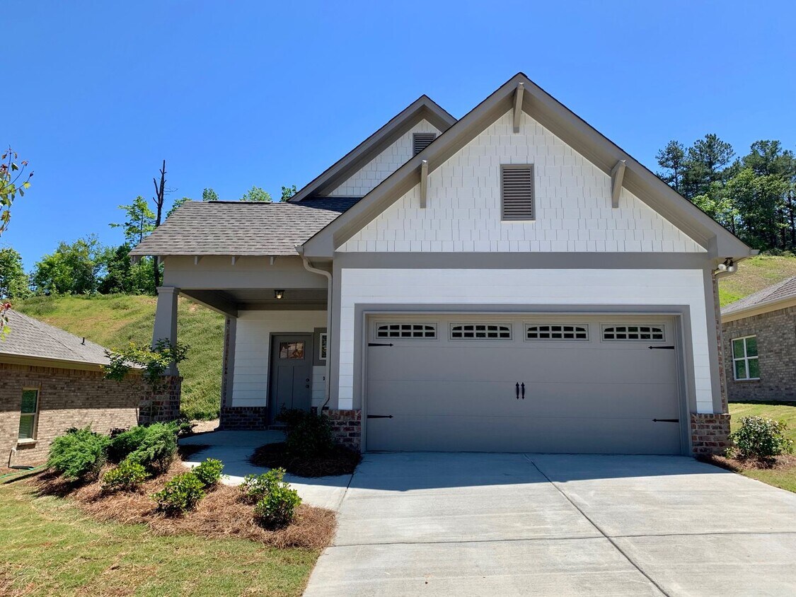Foto principal - 3 Bedroom Home with 2 Car Attached Garage!