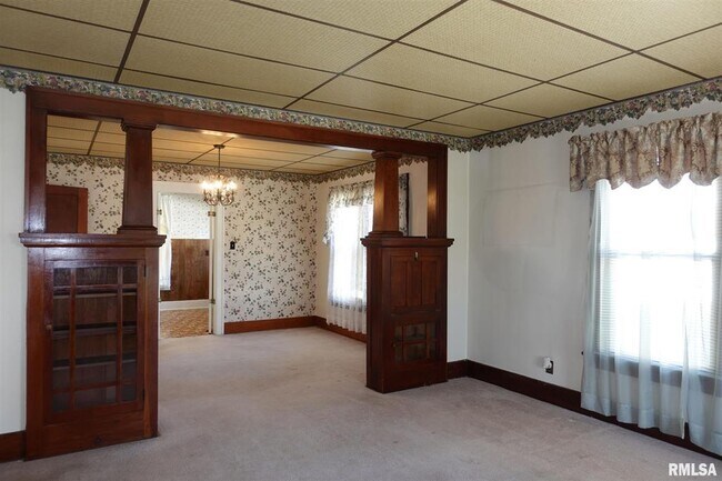 Building Photo - 218 Madison St