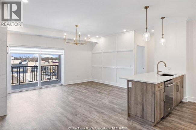 Photo du bâtiment - 1740 Sprucewood Ave