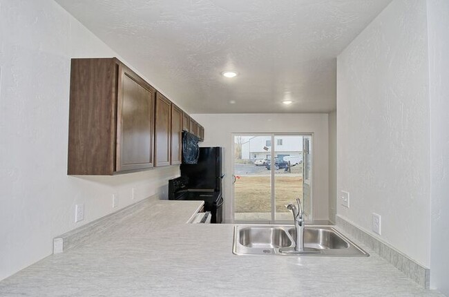 Foto del edificio - 2 Bed 1 Bath Condo!