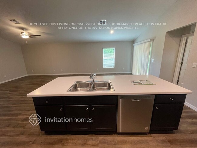 Building Photo - 236 Albatross Rd