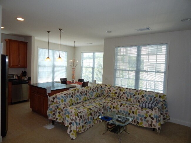 Building Photo - 2305 Ramapo Ct
