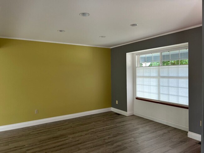 Foto del edificio - Broadmoor Glen 4 bedroom home