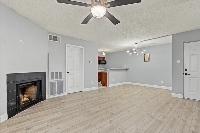 Building Photo - 10001 Westpark Dr