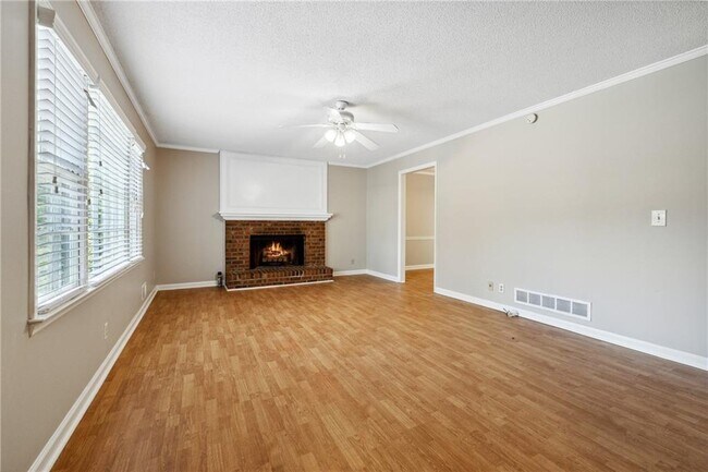 Foto del edificio - 2684 Forest Way NE