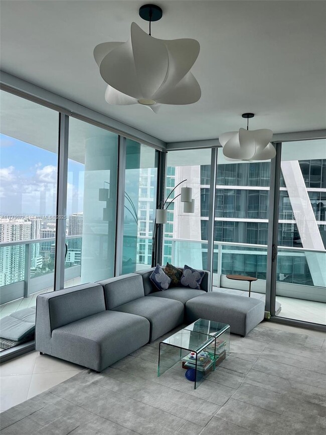 Foto del edificio - 900 Biscayne Blvd