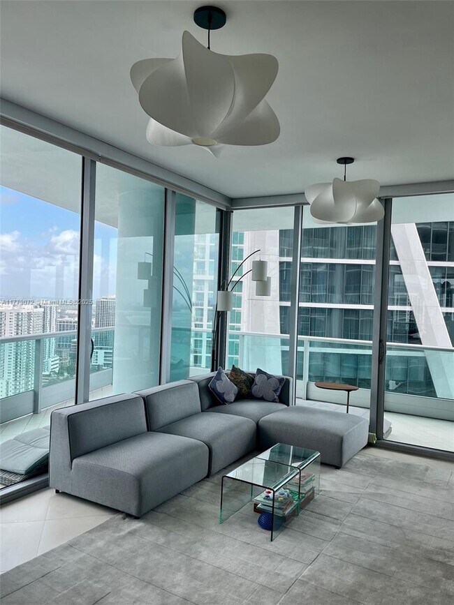 Building Photo - 900 Biscayne Blvd